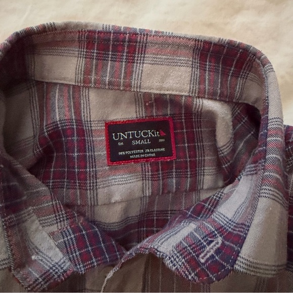UNTUCKit Hyland Plaid Button Up Shirt Mens Small Gray Red Blue Flannel - Picture 2 of 8